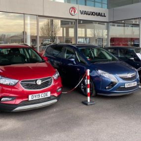 Cars outside the Vauxhall Hull West dealership