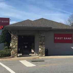 Bild von First Bank - Black Mountain, NC