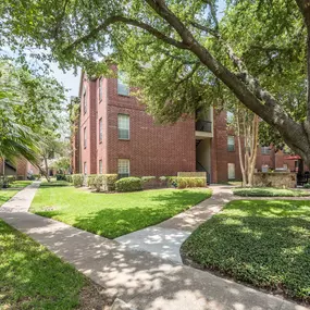 Green space and pet friendly at Camden Stonebridge Apartments in Houston, TX