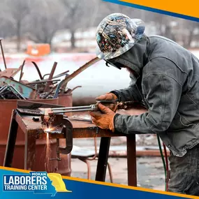 These students are learning about how to use oxyacetylene torches for cutting as part of their hands-on training. Here at MOKAN we make sure that our apprentices have the knowledge. Not only from lectures but also from experience. This is just one part of hands-on training you get as part of our Apprenticeship Program.