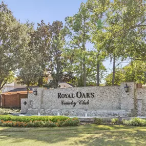 Camden Royal Oaks Apartments in Houston, Tx Next-door to Royal Oaks Country Club