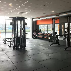 Basic-Fit Leeuwarden Zuidersingel 24/7 - free weight zone