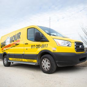 One Hour Air Conditioning & Heating of Dallas, TX air conditioning service work vehicle.