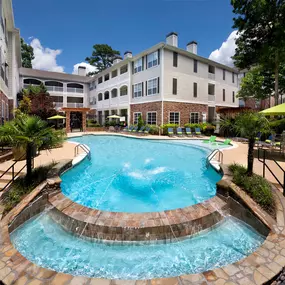 Salt water pool with water feature