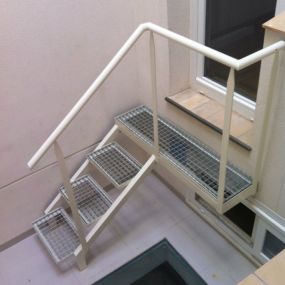 Escaleras_metalica_Sevilla_Carpinsur.jpg