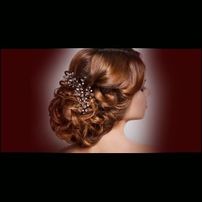 Catchy and Creative Curly Updo Ideas, Learn more: https://pilthesalon.com/catchy-and-creative-curly-updo-ideas/