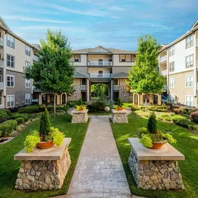 Center courtyard with seating at Camden Manor Park