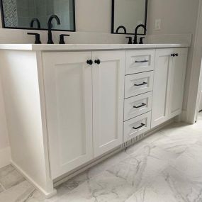 Luxury, elegant, and fancy bathrooms with stunning cabinets is just what anybody wants! Cabco Cabinetry can give it to you.