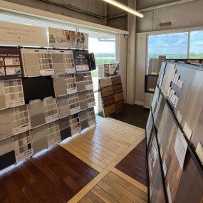 Interior of LL Flooring #1032 - Cincinnati | Carpet View