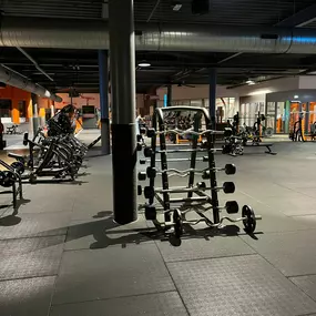 Basic-Fit Hoogvliet Middenbaan-Noord 24/7 - free weight zone