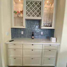 DreamMaker Bath & Kitchen leans into the design to make sure all details are thought through. This dry bar adds extra storage in the kitchen and another place to serve food for gatherings.