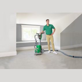 Chem-Dry technician with carpet cleaning powerhead