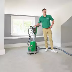 Chem-Dry technician with carpet cleaning powerhead