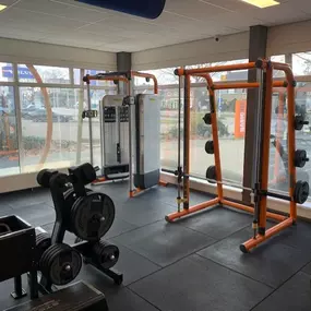 Basic-Fit Nijmegen Weg door Jonkerbos 24/7 - free weight zone