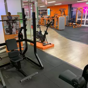 Basic-Fit Nijmegen Weg door Jonkerbos 24/7 - free weight zone