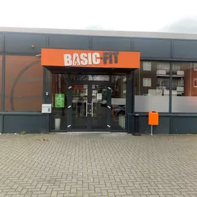 Basic-Fit Tilburg Artemisstraat 24/7 - entree