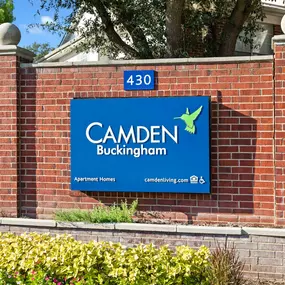 Camden Buckingham entry sign