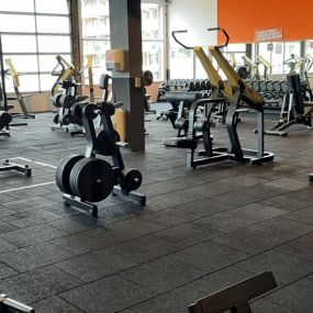 Basic-Fit Voorburg Mgr. van Steelaan - free weight zone