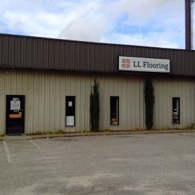 LL Flooring #1186 Florence | 2011 North Cashua Drive | Storefront