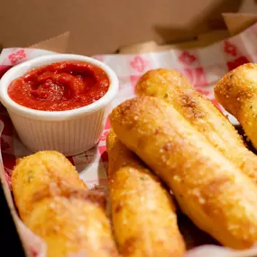 Breadsticks-Snappy Tomato Pizza