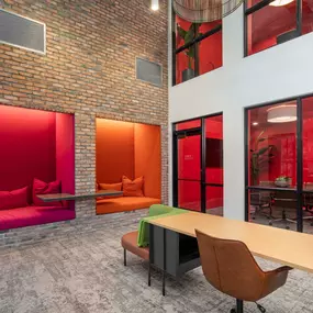 Camden Tempe West Apartments in Tempe Arizona open-concept community workspace with options for private conference rooms and built-in banquette seating