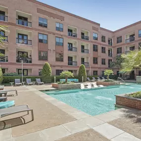 Lounge chairs, sun deck, and expansive pool at Camden Travis Street Apartments in Midtown Houston, Tx