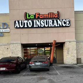 Bild von La Familia Auto Insurance & Tax Services