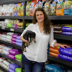Does your pet need nutritional advice consultations? The Pet Authority provides access to organic, premium, and raw diets, and a wide range of holistic supplements for companion animals.