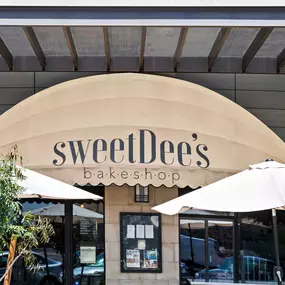 Camden Old Town Scottsdale Apartments Arizona Neighborhood Sweet Dee's Bakery at Ground Floor Onsite Retail