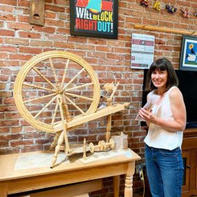 So excited and we can’t hide it! Amy finally gets to bring home this gorgeous Schacht-Reeves spinning wheel with a matching lazy Kate and slow whorl bobbin ❤️