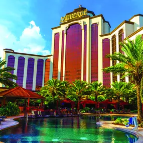 L'Auberge and pool