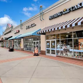 Shops and restaurants nearby Camden Fair Lakes