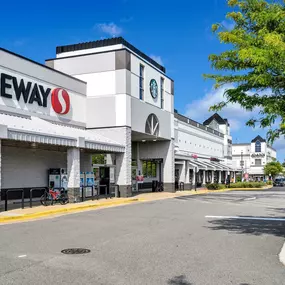 Grocery nearby Camden Fair Lakes