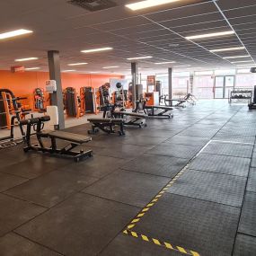 Basic-Fit Groningen Antillenstraat 24/7 - free weight zone