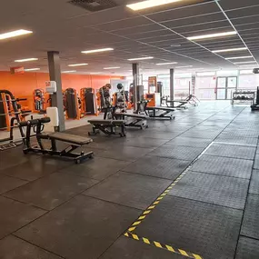 Basic-Fit Groningen Antillenstraat 24/7 - free weight zone