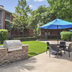 Outdoor grills and dining areas with wifi at Camden Holly Springs Apartments in Houston, TX