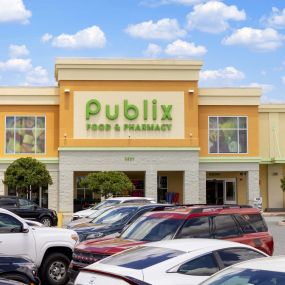 Publix grocery store near Camden World Gateway, Camden Town Square, and Camden Hunters Creek apartment communities