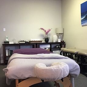 Massage therapy is a non-pharmacological approach to pain management.
It improves muscular function, blood circulation, reduces stress hormone production, and lessens muscle tension. We offer Gua Sha, Aromatherapy, Tranquil Massage, Hot Stone, CBD Oils, Lomi Lomi, Manual Lymphatic Drainage, Brazilian Face Lymphatic Drainage, Brazilian Body Lymphatic Drainage and Post Surgery Lymphatic Drainage. We also offer Mobile Massage, we come to your home or office in addition to our beautiful massage spa.