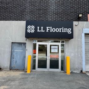 LL Flooring #1199 Nashua | 225 Daniel Webster Highway | Storefront