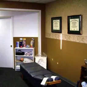 Audubon Park Chiropractic adjustment room