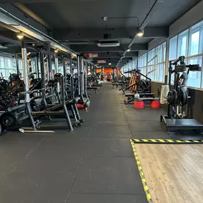 Basic-Fit Rotterdam 1e Jerichostraat - free weight zone