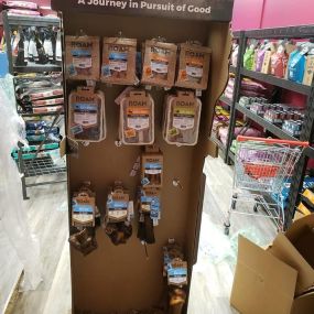 Do you need travel products for your pets? Heartland Pet Center will deliver everything from food and supplements to treats, clothing, bedding and travel gear to keep your animals happy and healthy while on the journey.