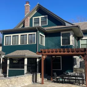 The exterior transformation of this historic home located in Midtown Kansas City, MO features James Hardie Straight Edge Shingle siding, energy-efficient Marvin windows, and a flawless finish with Sherwin-Williams paint. Premium products, expert installation — another Canes Exteriors project built to last and made to impress.