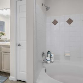 Camden Peachtree City apartments in Peachtree City, GA soaking tub