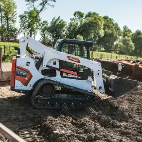 Bobcat T86 dumping and spreading rock with bucket