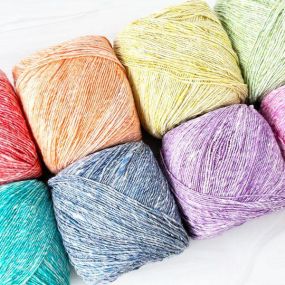 Brand new Noro Akari Solo is here! Get ready to boost the color quotient of your summer knitting queue!