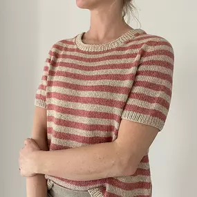 Summery stripes? Yes, please!

Colorfully striped in cotton/linen/viscose Sandnes Garn Line, Coco Amour's Seaside Tee is short-sleeved and delightfully oversized for cool and casual summer comfort.