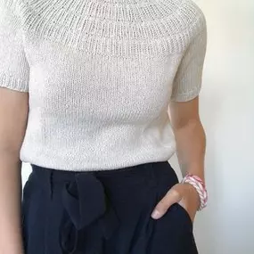 Anker's Summer Shirt Class starts Tuesday, May 6th!

In this class, you'll learn to make your new favorite summer tee all in one piece from the top down!
