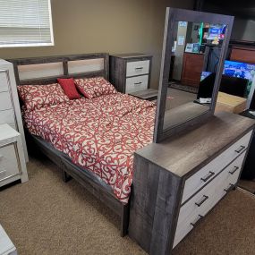 Tired of those solid 1 color bedroom sets ?