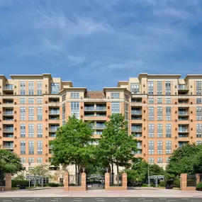 Back exterior of Camden Potomac Yard with rotunda